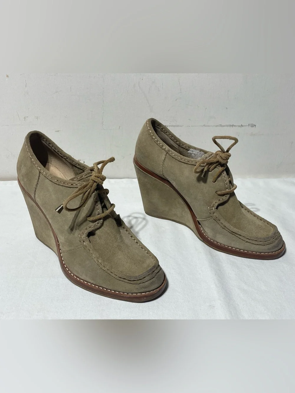 Frye Caroline Lace Low Wedge Shoes Womens 9M Taupe Beige Suede Leather